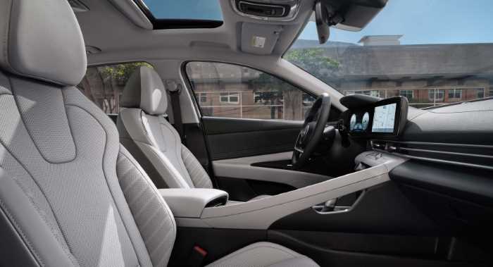 2023 Hyundai Elantra Interior