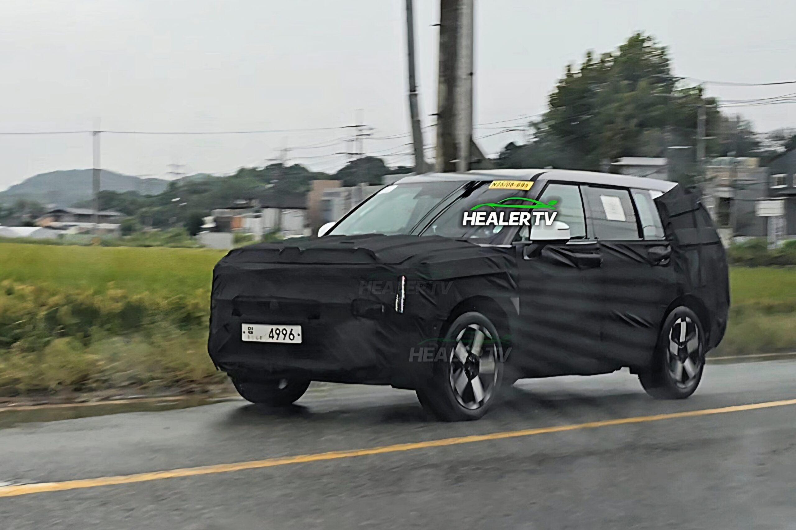 2027 Hyundai Santa Fe Facelift Prototype Reveals Dramatic Design 